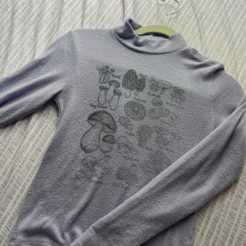 Rags talk, slim fit, purple crewneck mushroom faded design